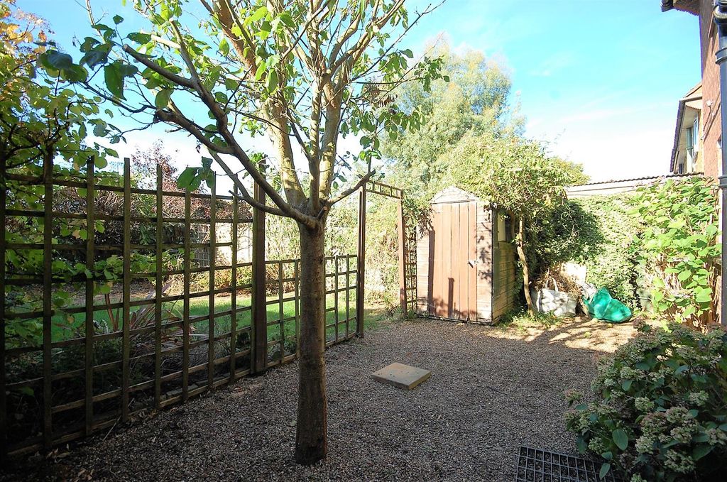 Property photo 3 of 7 Garden 2 .Jpg