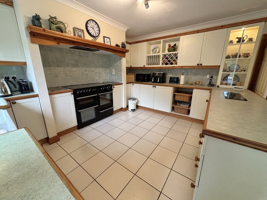 Property photo 2 of 41