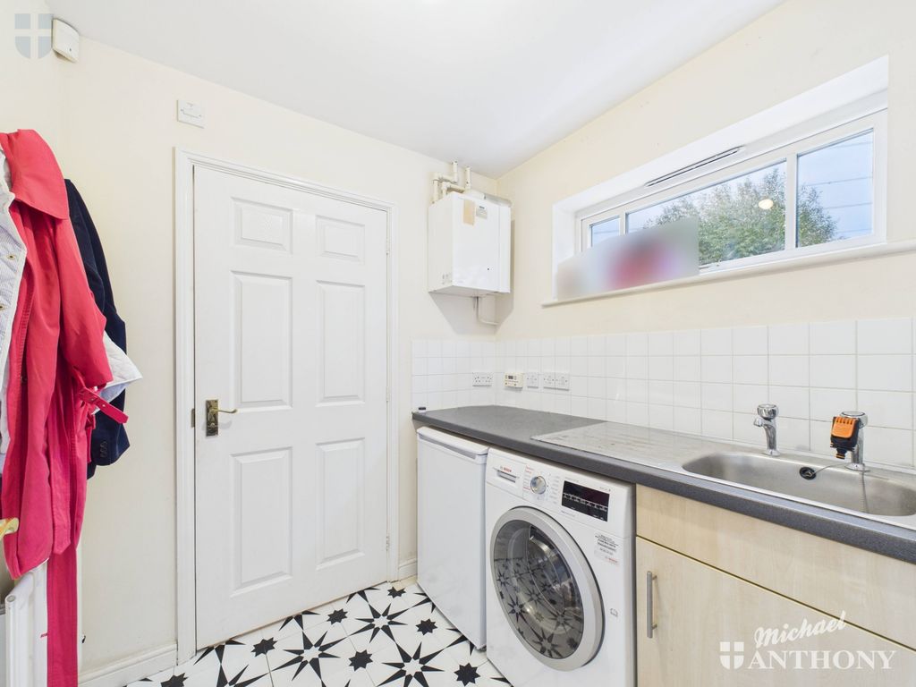 Property photo 3 of 12 Cam03218G0-Pr0781-Still002