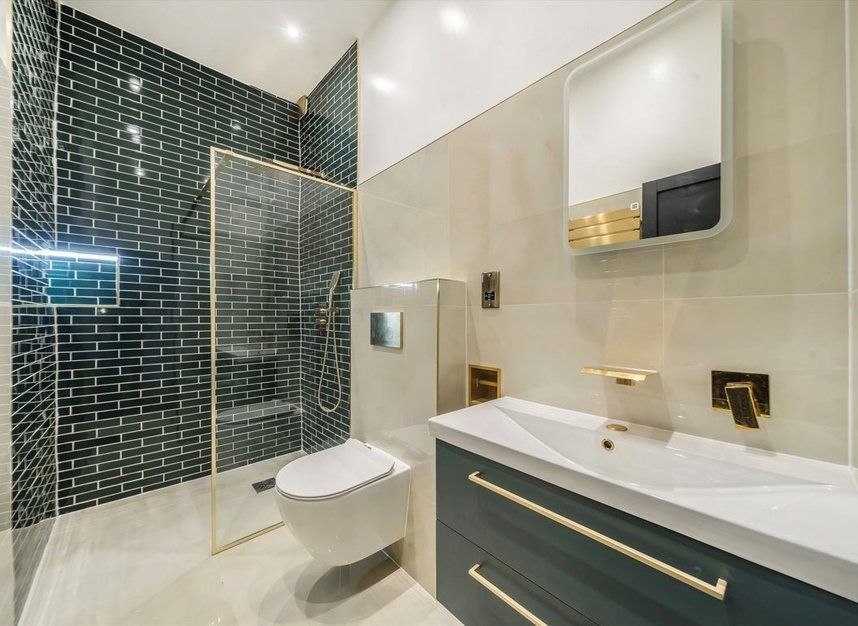 Property photo 2 of 7 Bathroom