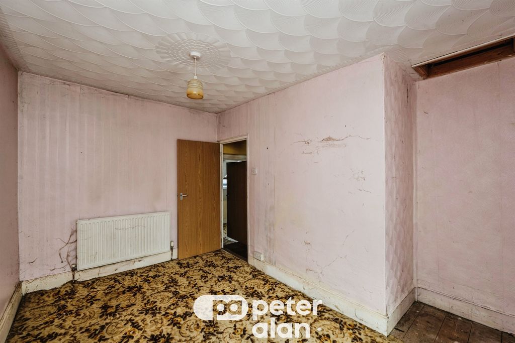 Property photo 3 of 34