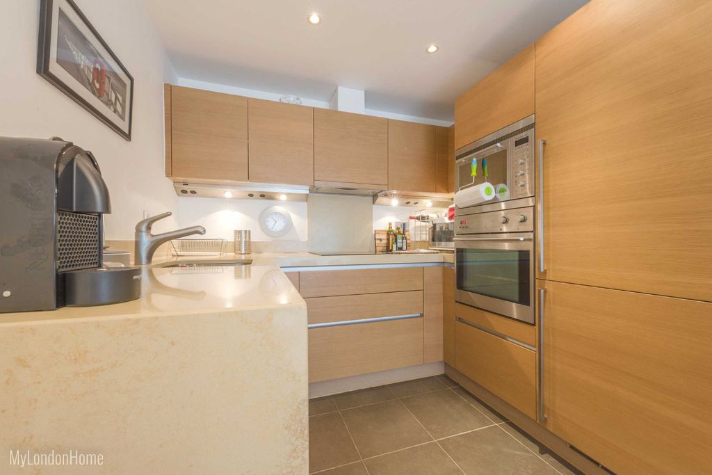 Property photo 3 of 9 Kitchen
