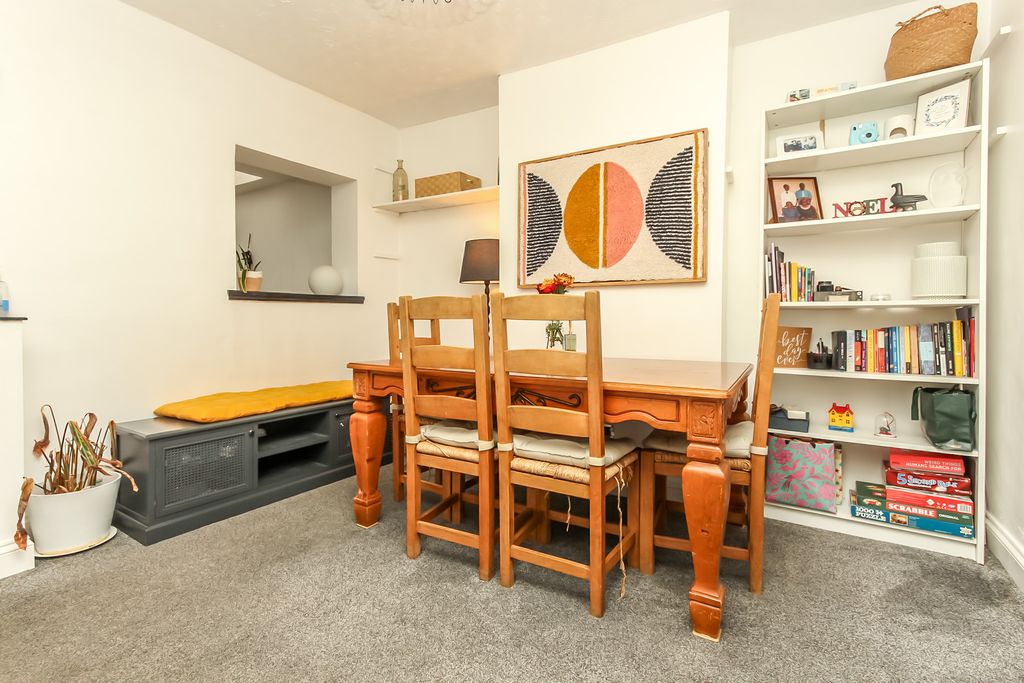 Property photo 3 of 11 Dining Room