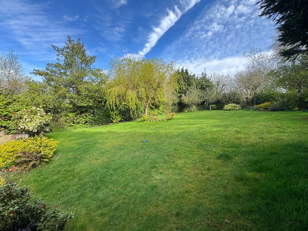 Property photo 3 of 13 Garden