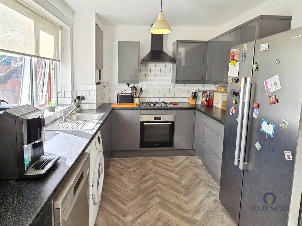 Property photo 3 of 12 Dining Kitchen