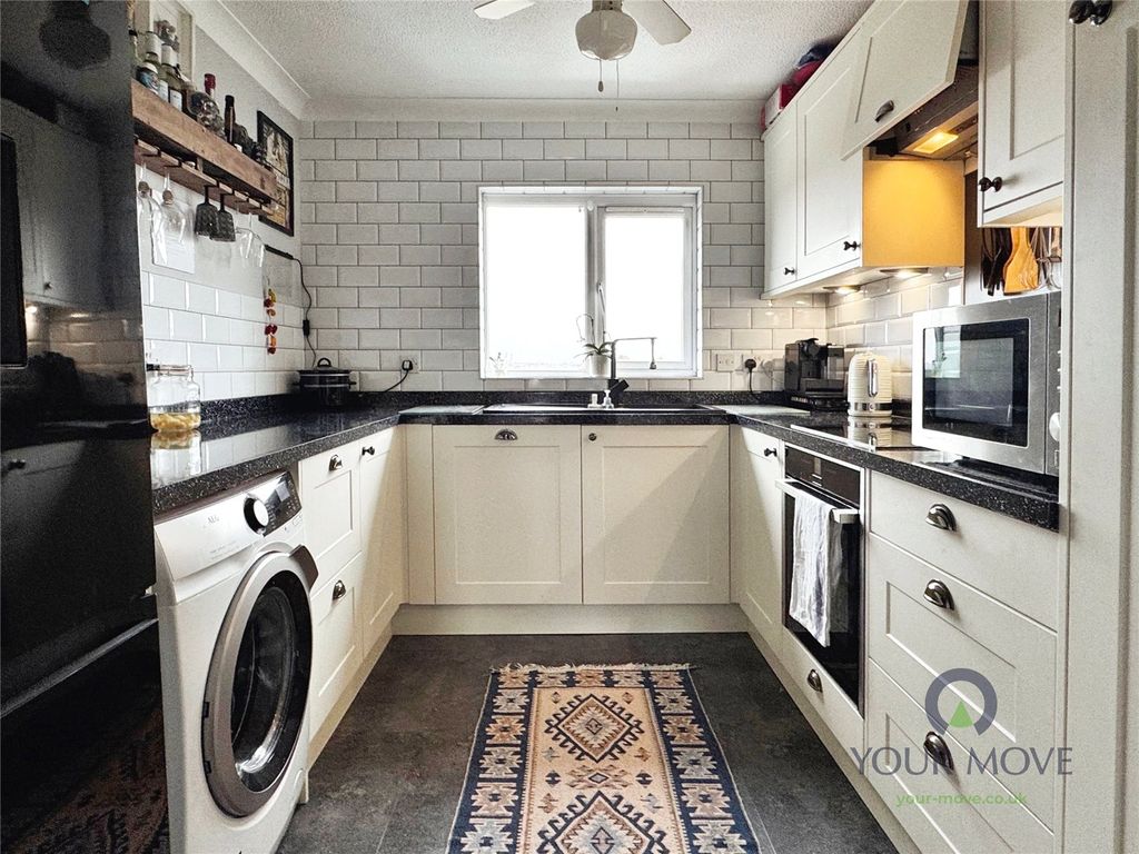 Property photo 2 of 18 Kitchen