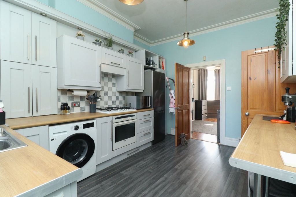 Property photo 3 of 11 Picture 3