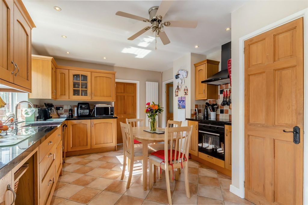 Property photo 2 of 23