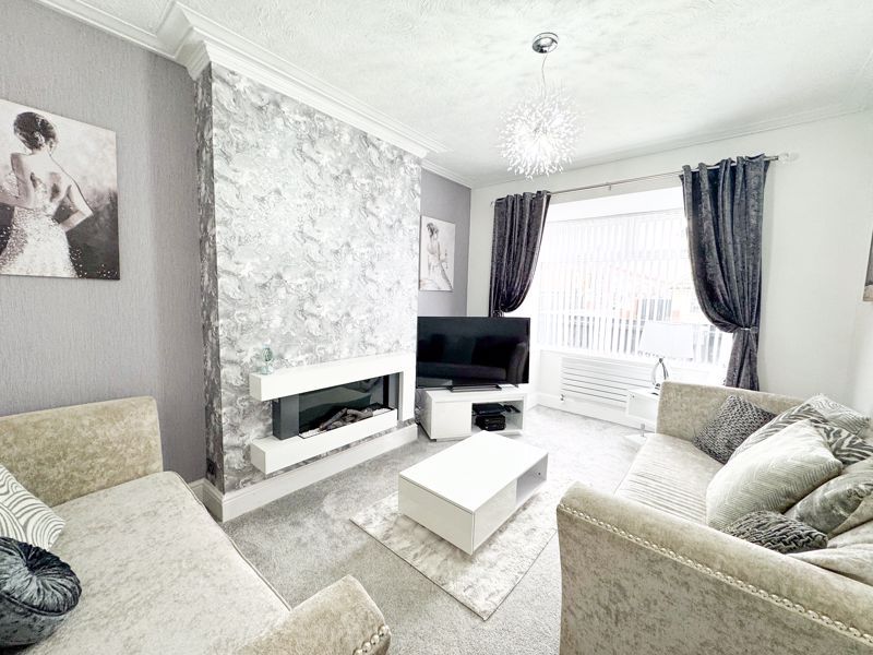 Property photo 3 of 24 Lounge