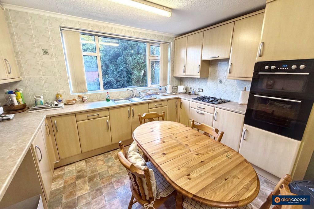Property photo 2 of 16 4412263