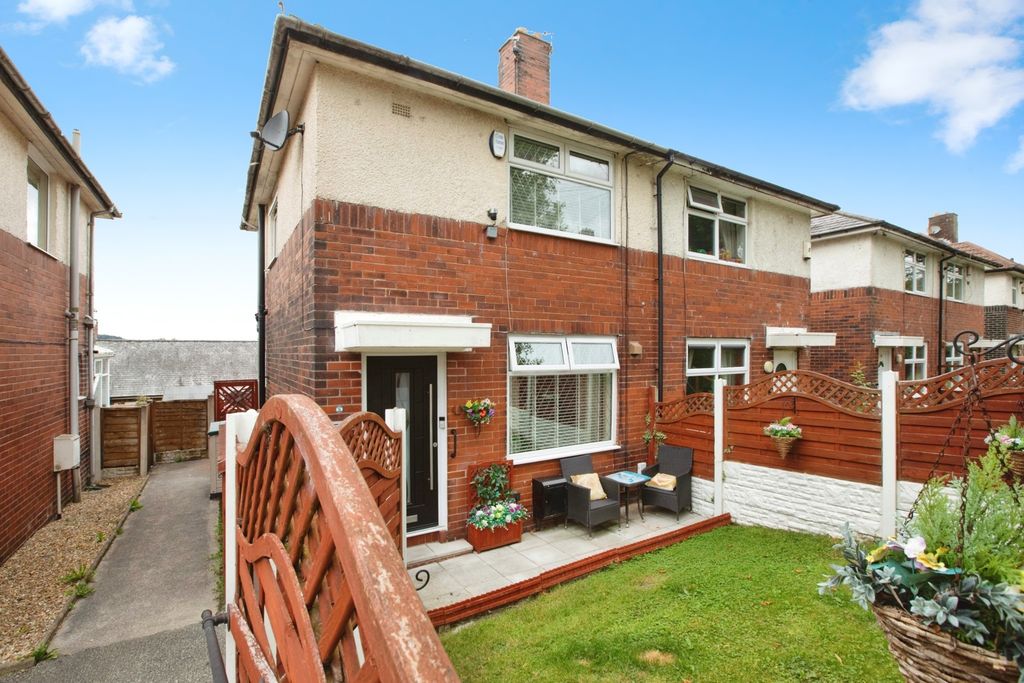 Property photo 1 of 17 External