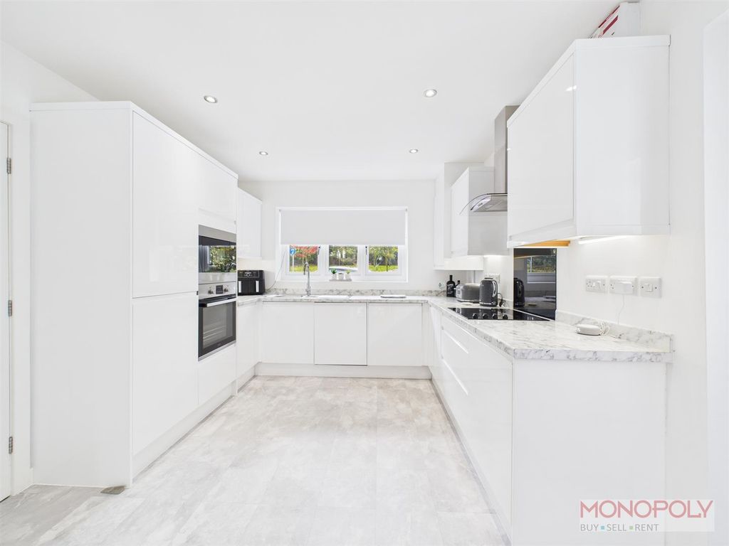 Property photo 2 of 18 Kitchen/ Dining Room