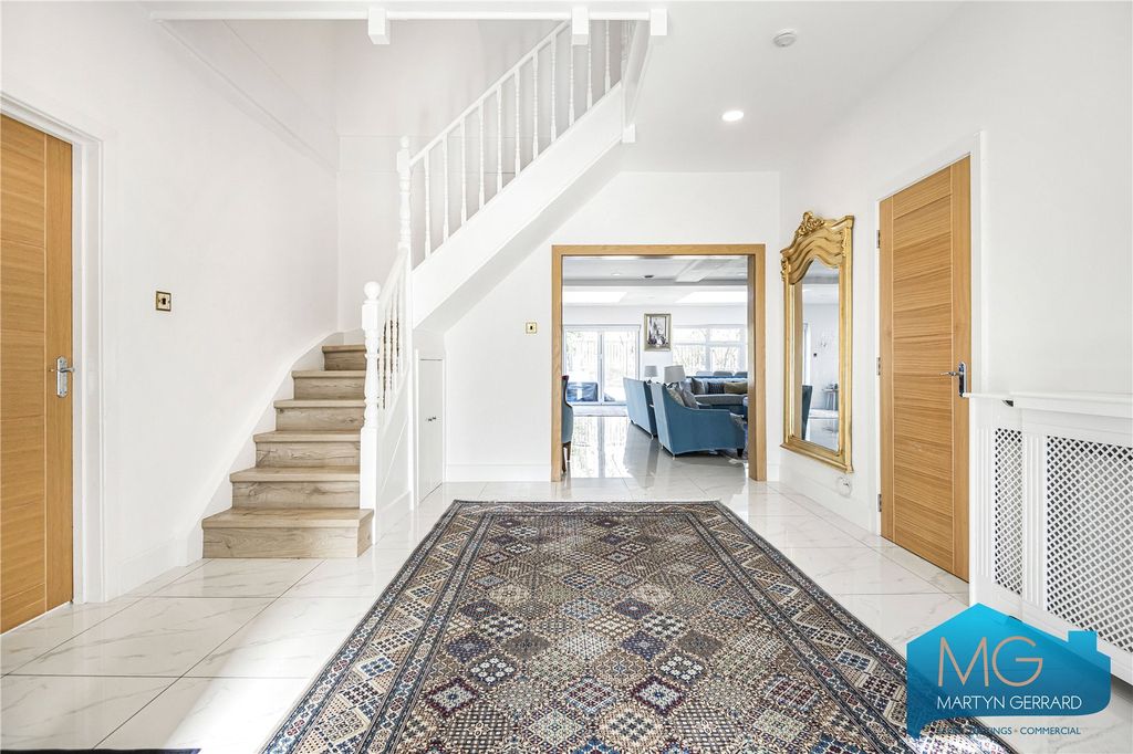 Property photo 2 of 37 Picture No. 24