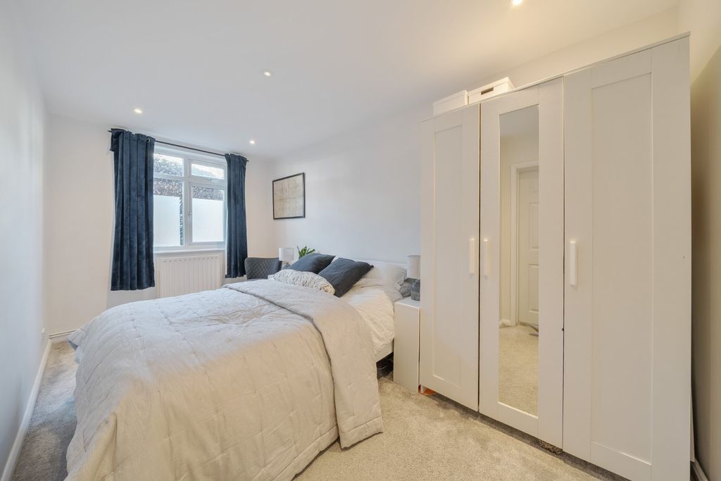 Property photo 3 of 8 Picture No. 14