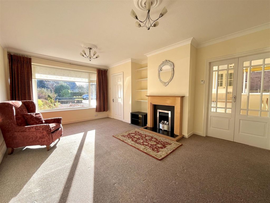 Property photo 2 of 22 Lounge