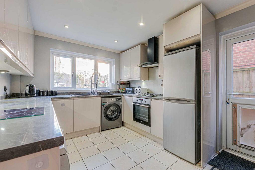 Property photo 2 of 22