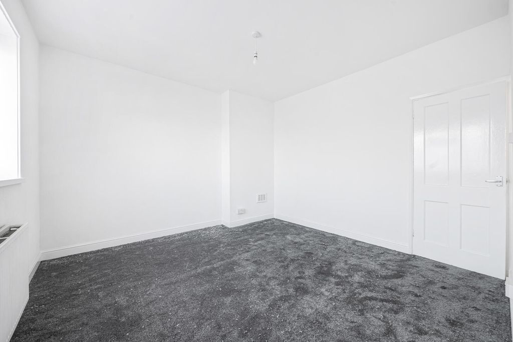 Property photo 3 of 11 Bedroom