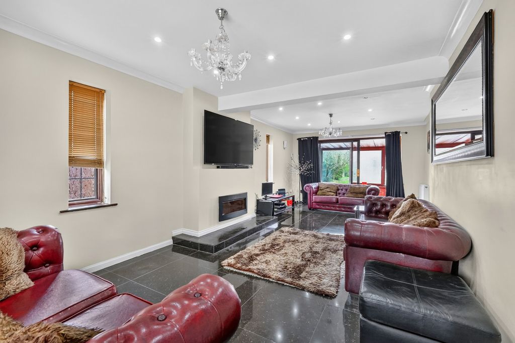 Property photo 3 of 33