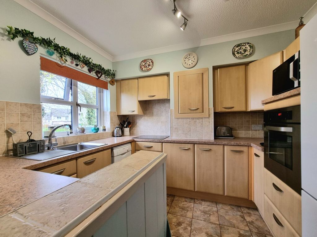Property photo 3 of 34
