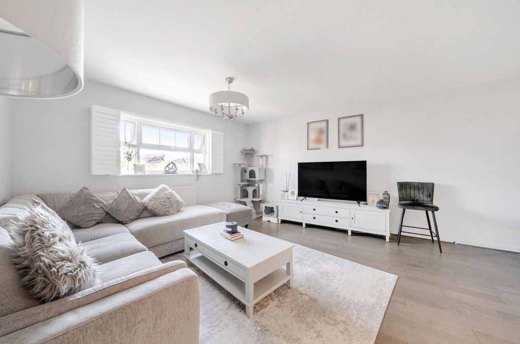 Property photo 3 of 14 1448509-13-69E7B3...