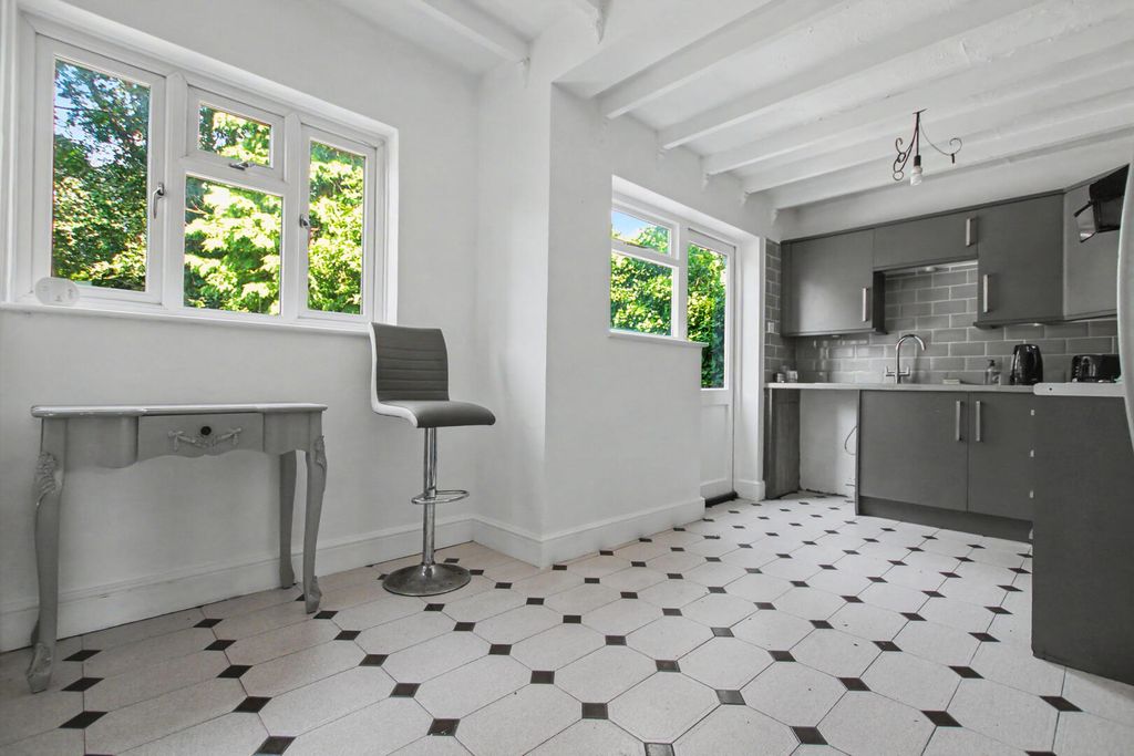 Property photo 2 of 12 Kitchen