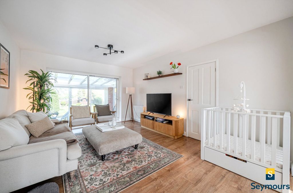 Property photo 2 of 20 Sitting Room