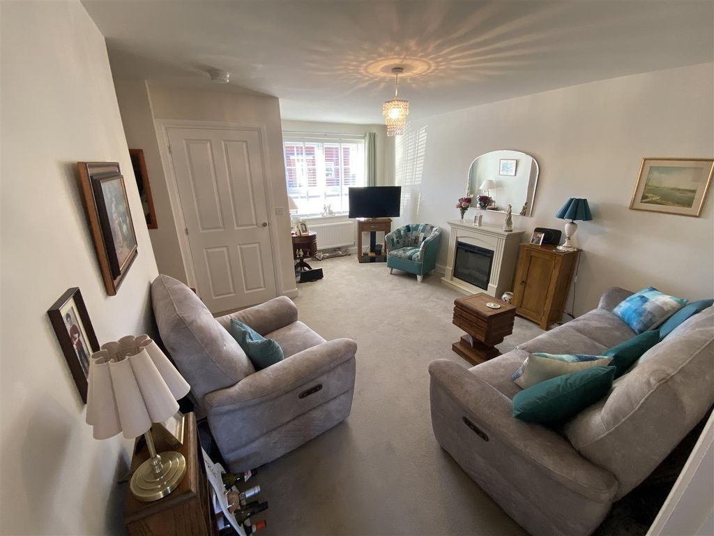 Property photo 2 of 10 Lounge