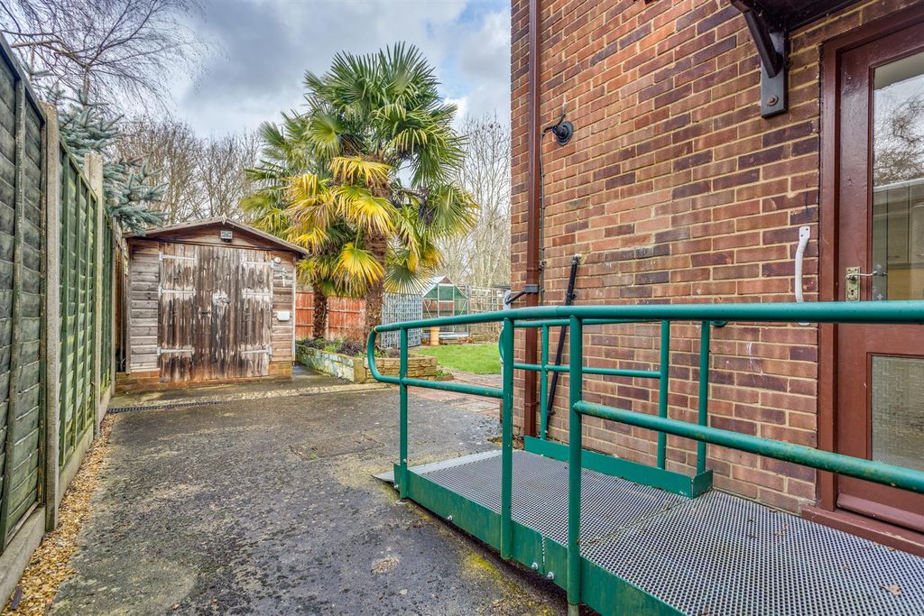 Property photo 3 of 32 Burlands4.Jpg