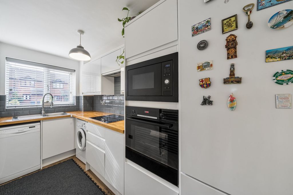 Property photo 1 of 20