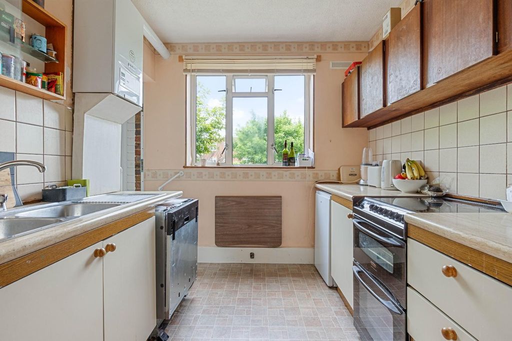 Property photo 3 of 12 24 Border Road, Se26 - 9.Jpg