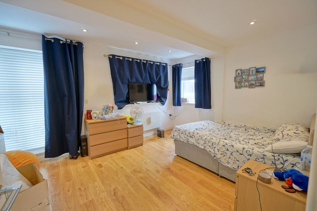 Property photo 3 of 7