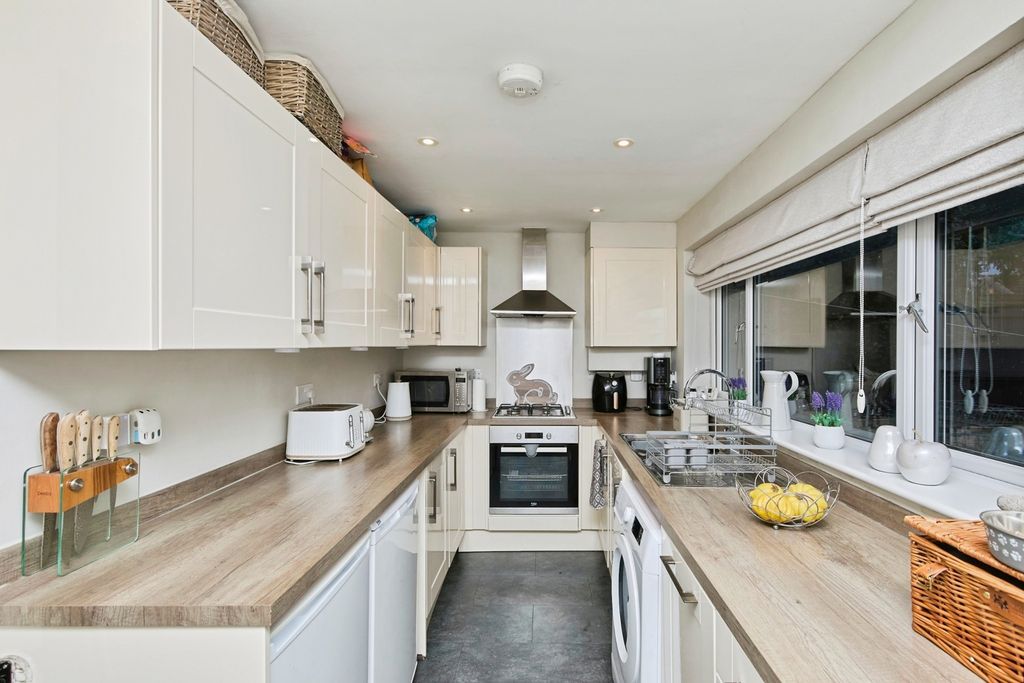 Property photo 2 of 18 Kitchen