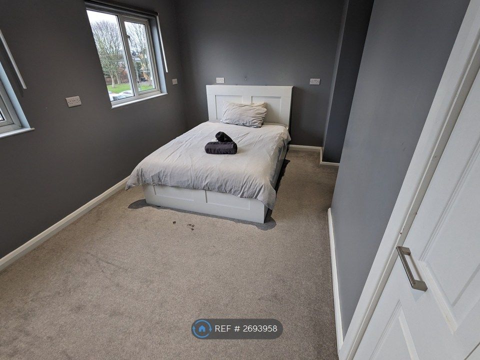 Property photo 3 of 16 Bedroom One 1