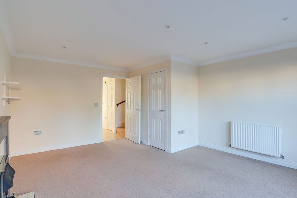 Property photo 3 of 26