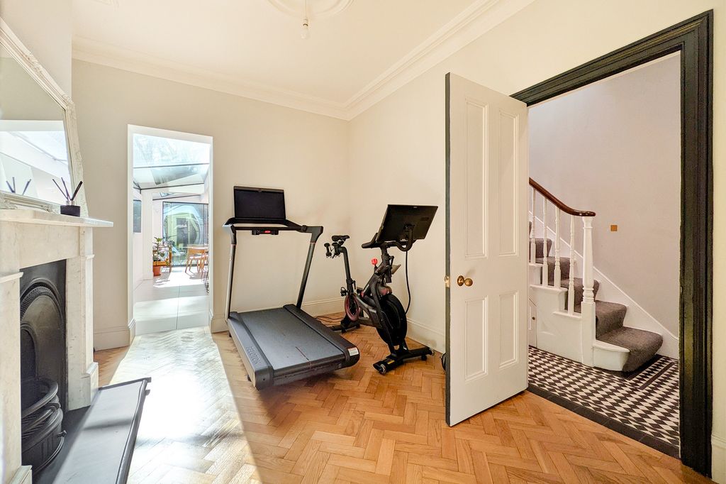 Property photo 3 of 11