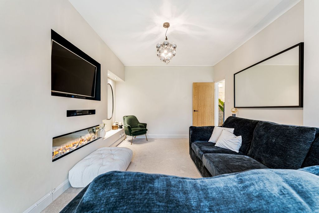 Property photo 3 of 28