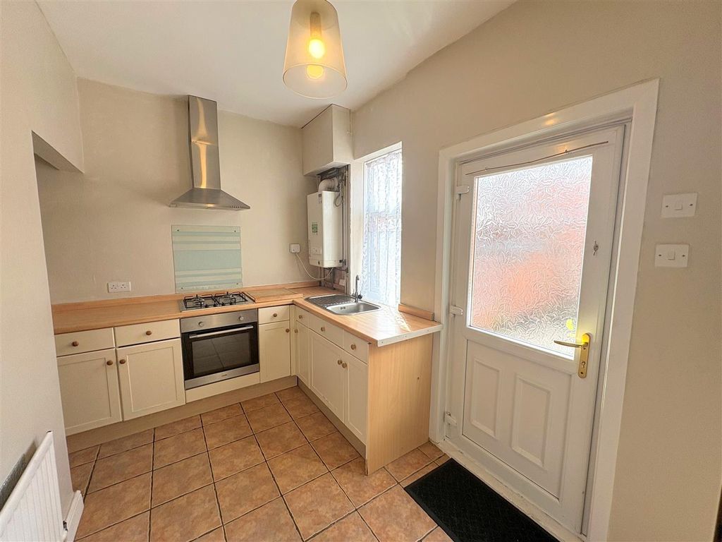 Property photo 3 of 6 Kitchen
