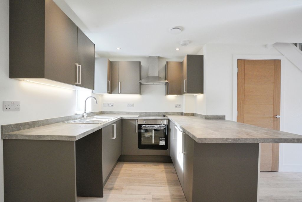 Property photo 3 of 11 Photo