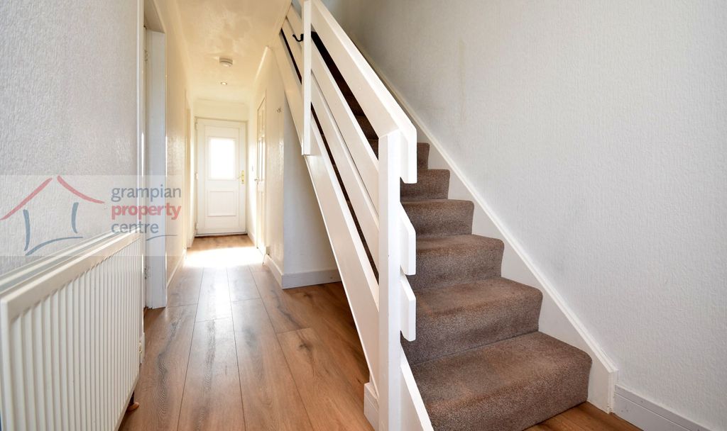 Property photo 2 of 20 Hallway.Jpg