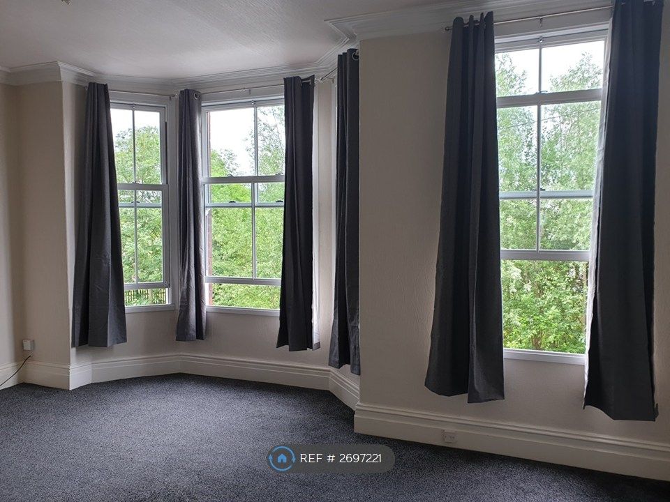 Property photo 3 of 27 Living Room