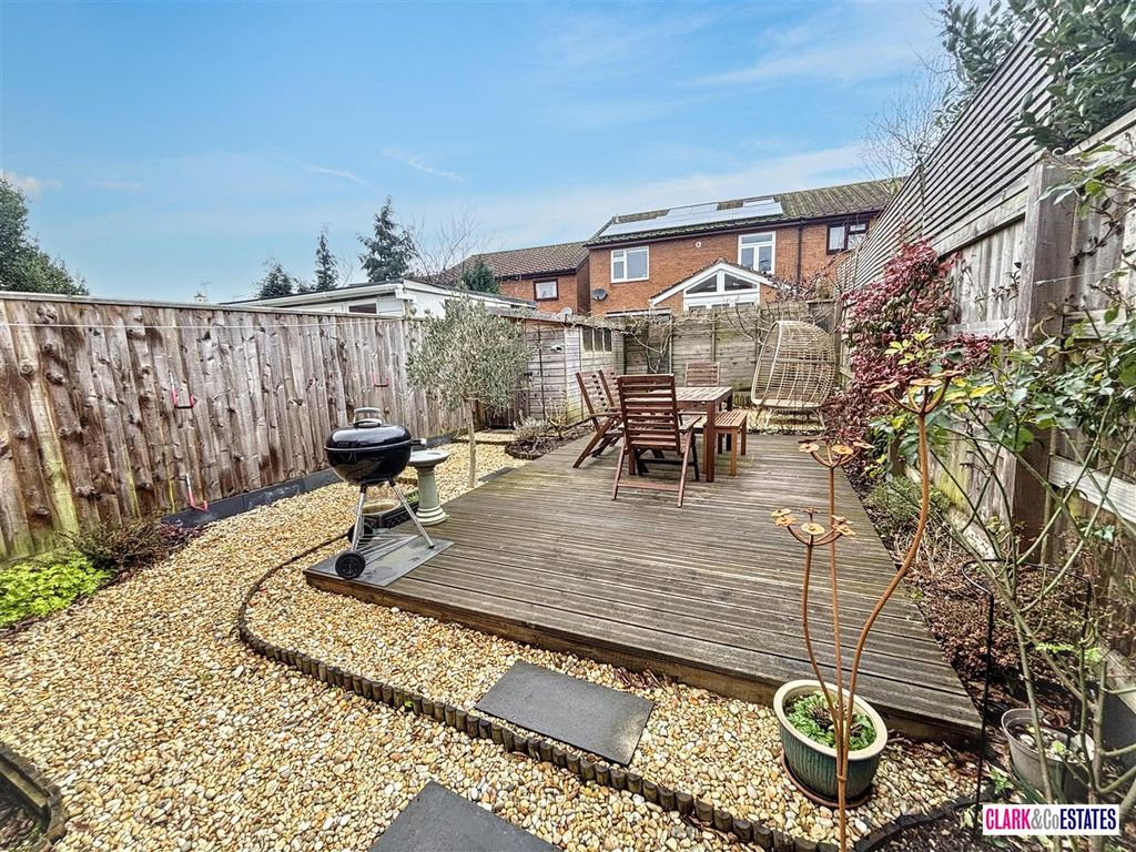 Property photo 3 of 10 Garden