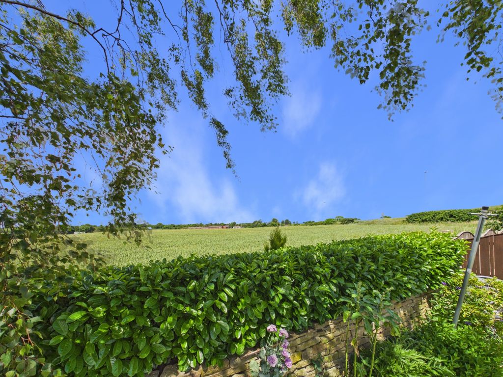 Property photo 2 of 25 2- Rob Hammond Ewemove Pontefract