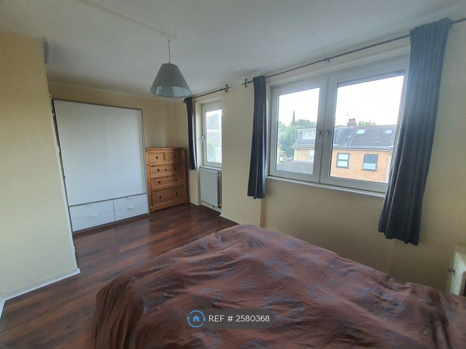 Property photo 3 of 19 Bed 1