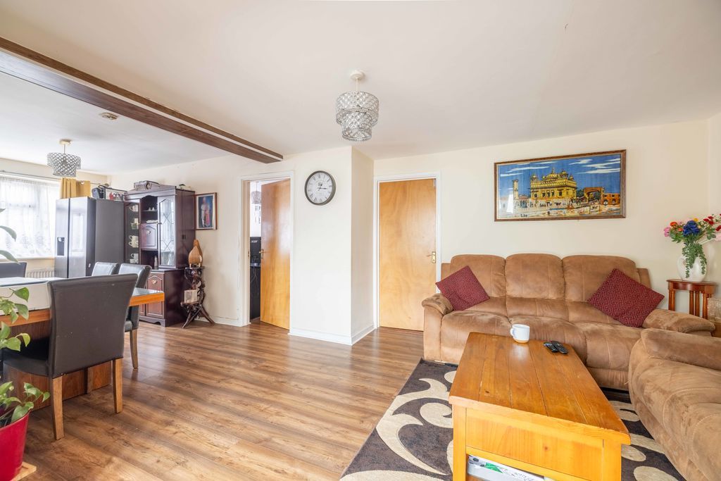 Property photo 3 of 10 Photo 7
