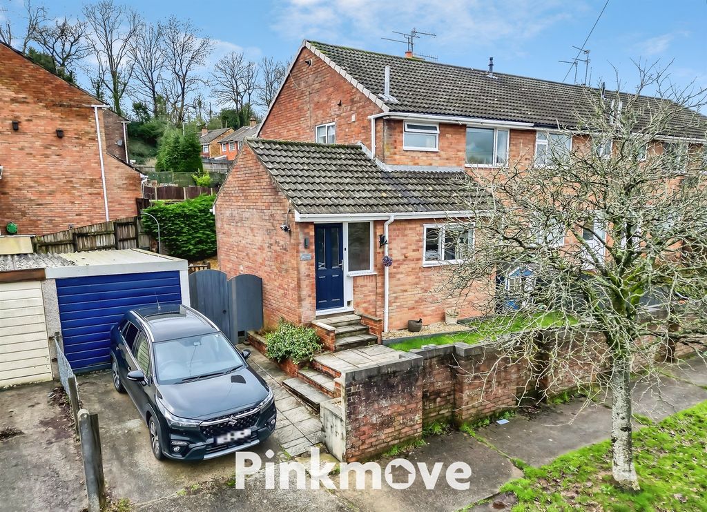 Property photo 1 of 28