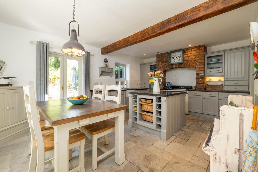 Property photo 3 of 25