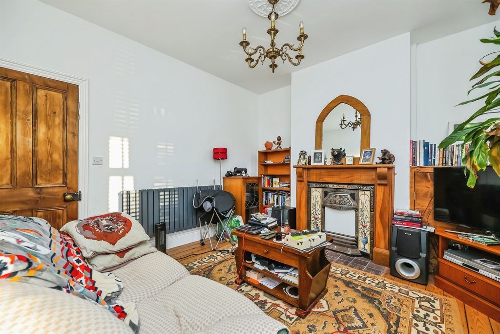 Property photo 2 of 17