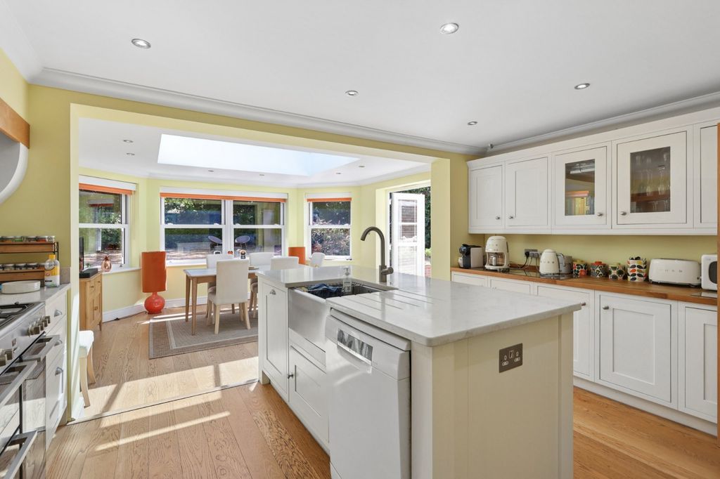 Property photo 2 of 19 Kitchen