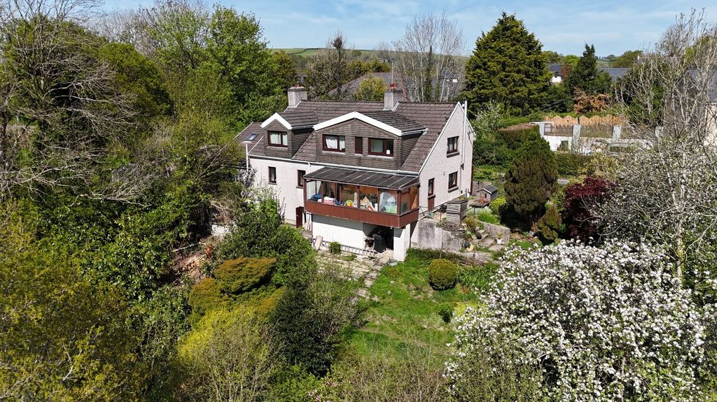 Property photo 2 of 27