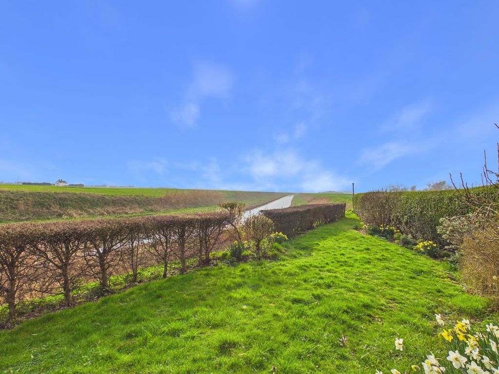 Property photo 3 of 33